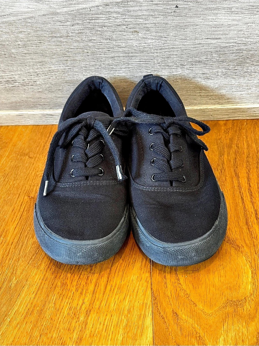 Art Class Black Canvas Lace-Up Sneakers (Size 6)